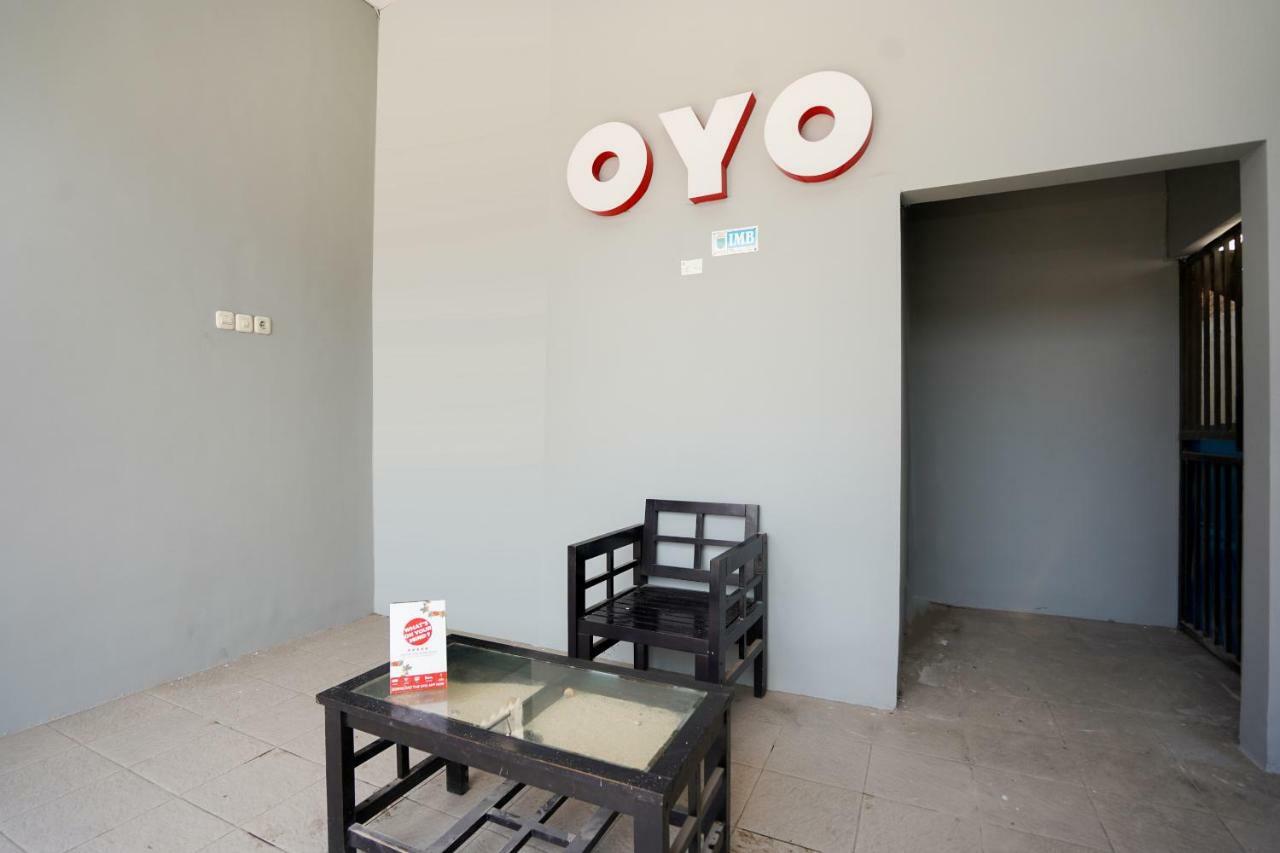 Oyo 1316 Mentari Family Homestay Probolinggo Exterior foto