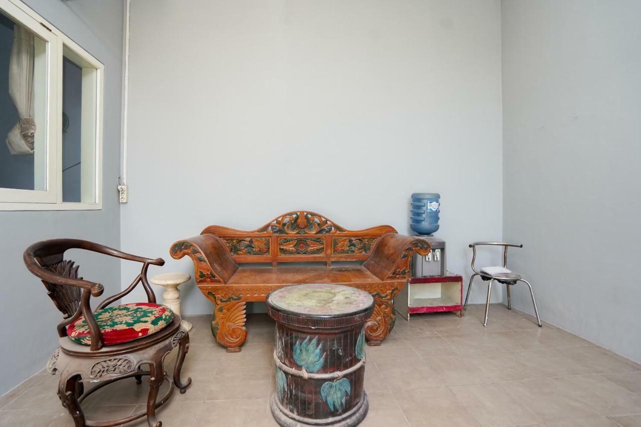 Oyo 1316 Mentari Family Homestay Probolinggo Exterior foto